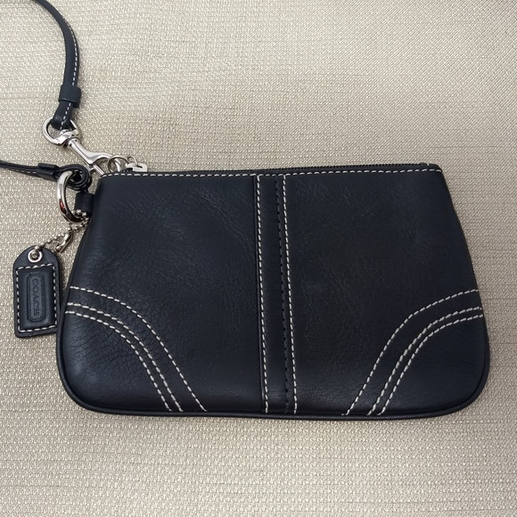 COACH BLACK LEATHER WRISTLET - Picture 1 of 4